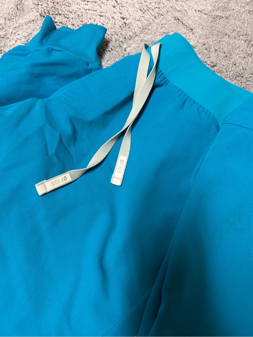 Figs Technical Collection V-Neck Scrub set in Teal size large - Picture 3 of 9
